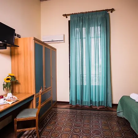 Hotel Italia 2*